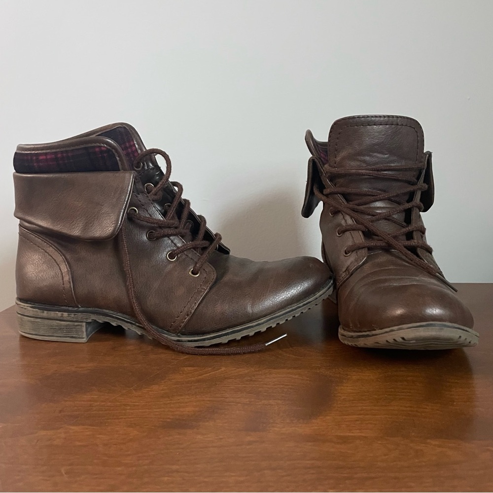 Women's Brown Lace-Up Boots With Plaid Flannel Lining Size 8